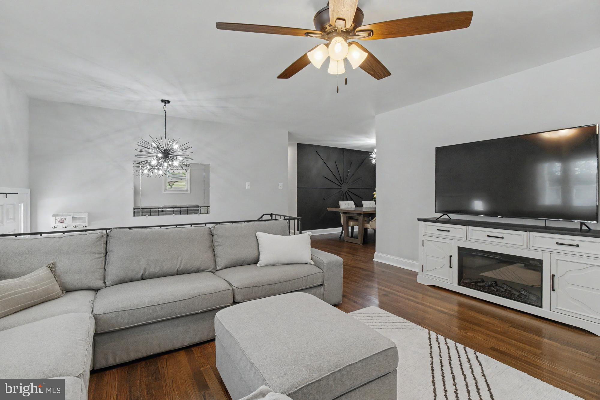 3702 Hurlock Road Middle River, MD 21220 - Photo 9 of 52 Living Room