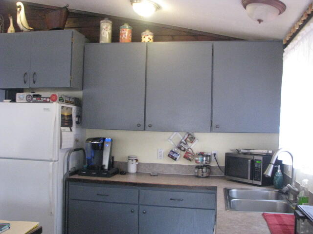 51494 Cedar Road La Pine, OR 97739 - Photo 5 of 21 Kitchen