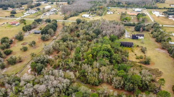 a view of residential houses with outdoor space
