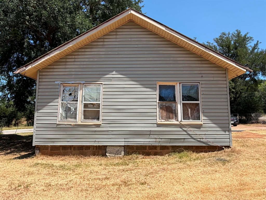 706 Ribble Road Graham, TX 76450 - Photo 3 of 12