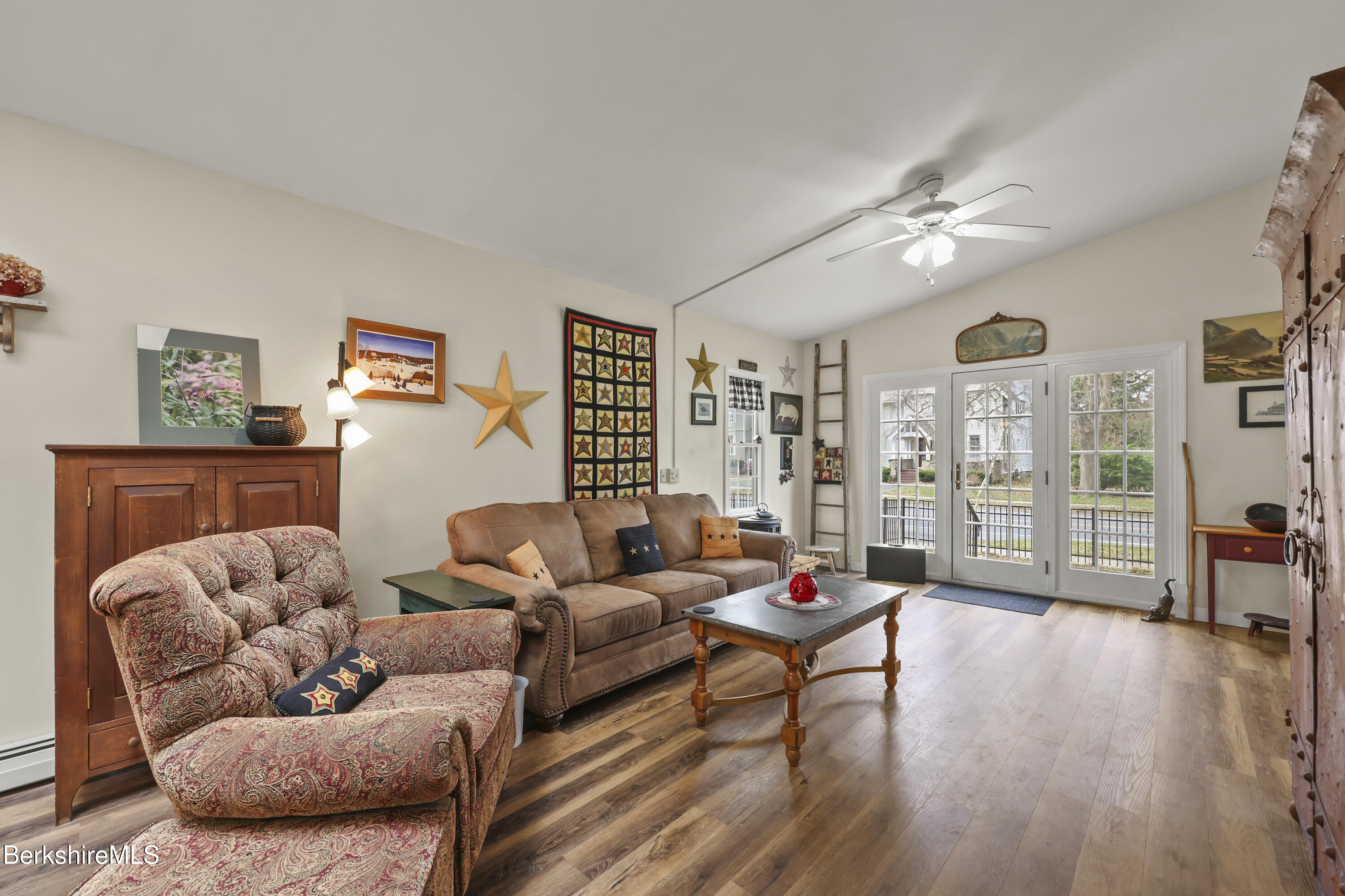 133 Pomeroy Avenue Pittsfield, MA 01201 - Photo 22 of 50 family room