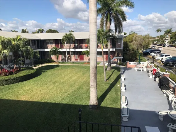 $1,400 | 1050 Atlantic Shores Boulevard, Unit 204, Hallandale Beach, FL 33009