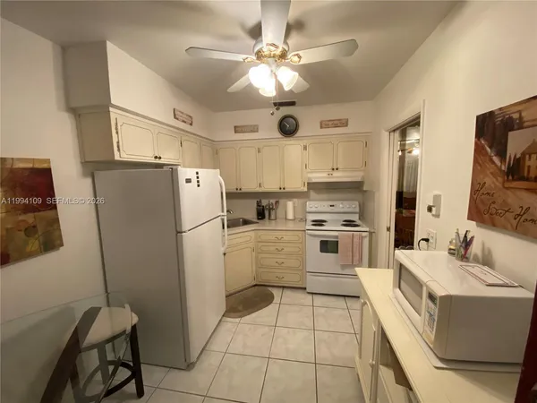 $1,400 | 1050 Atlantic Shores Boulevard, Unit 204, Hallandale Beach, FL 33009