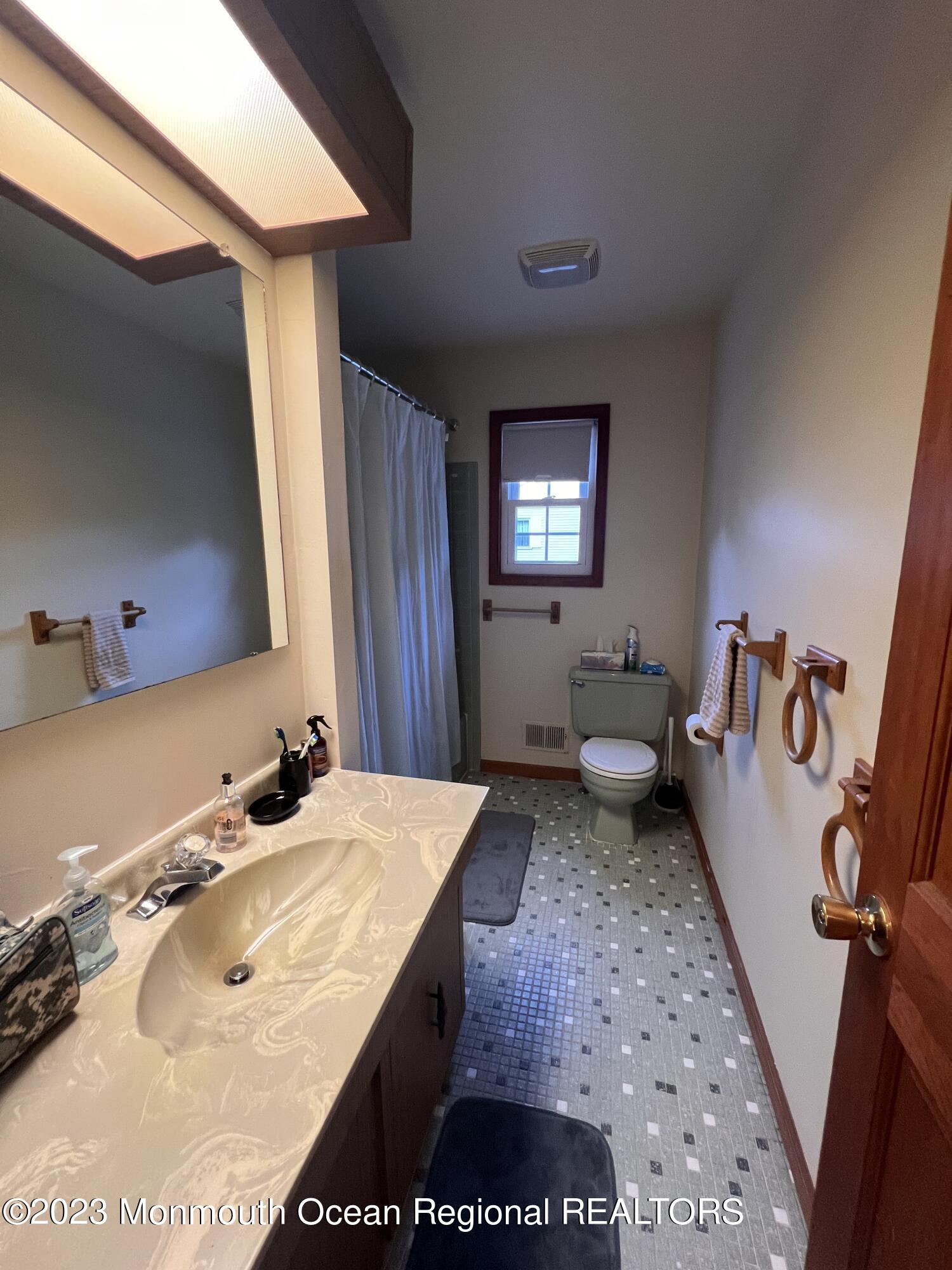 10 Feathertree Court Howell, NJ 07731 - Photo 14 of 21 Bathroom full