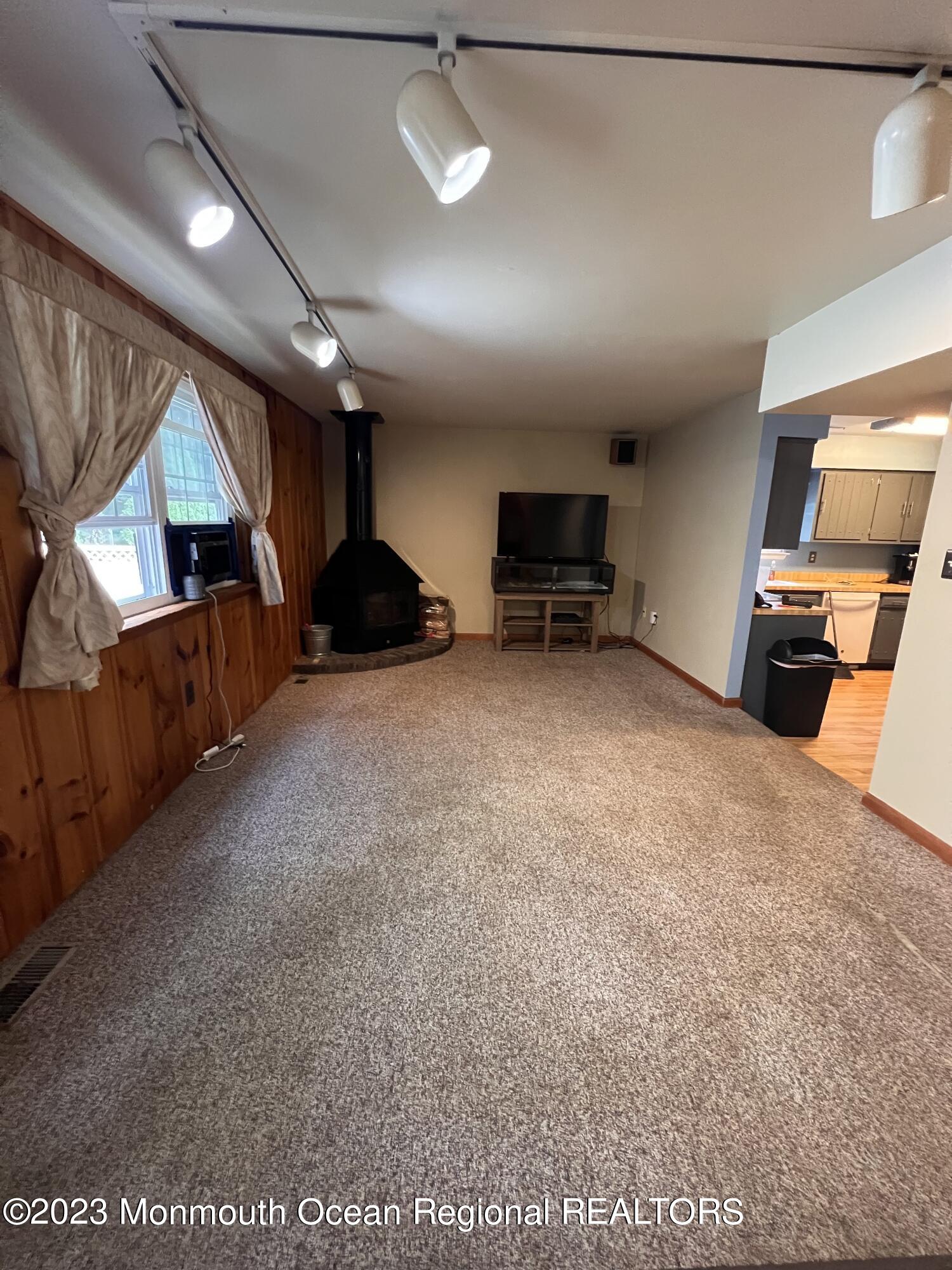 10 Feathertree Court Howell, NJ 07731 - Photo 9 of 21 Living Room