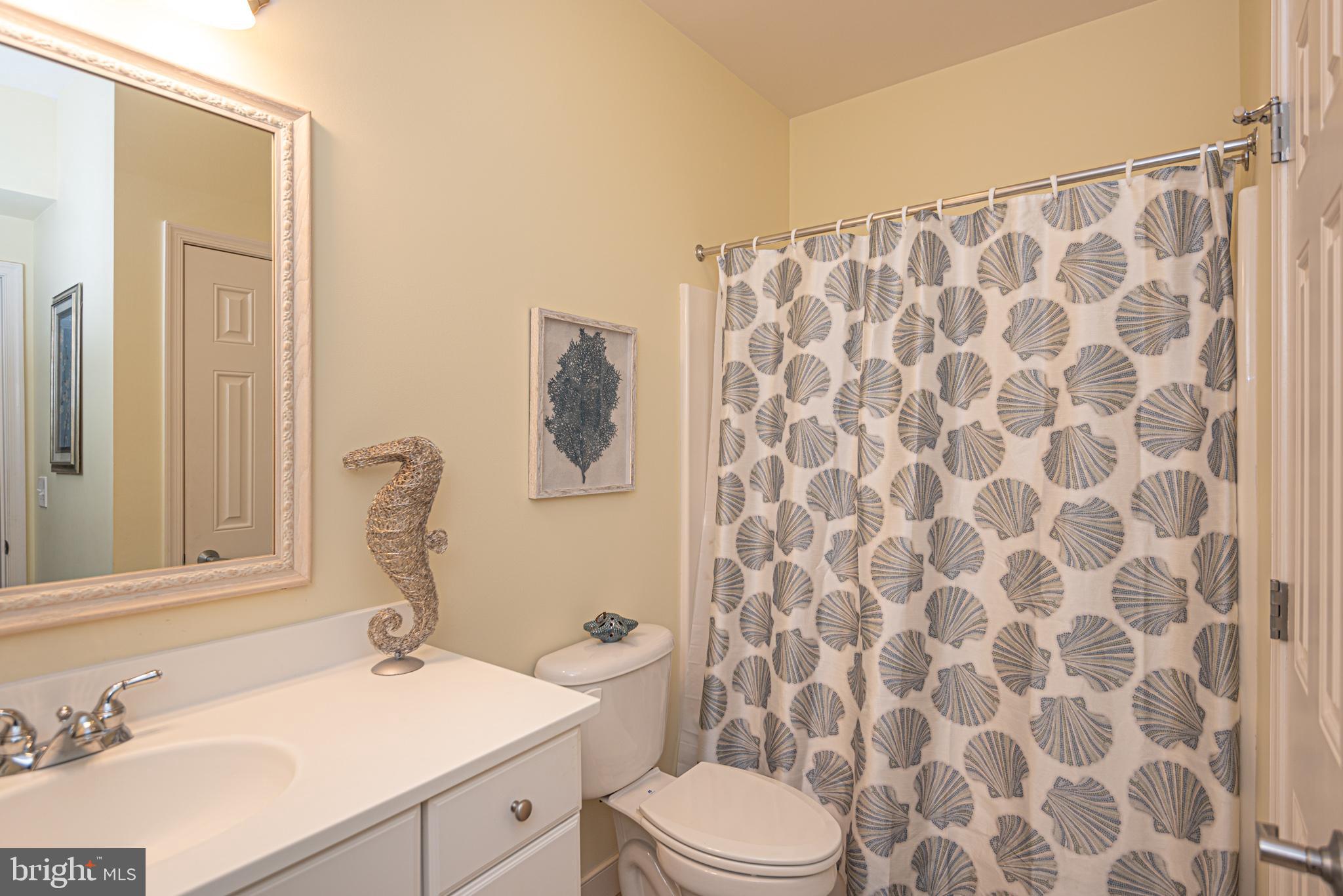 30611 Cedar Neck Road, Unit 2103 Ocean View, DE 19970 - Photo 24 of 44 Hallway bathroom with tub and shower combination