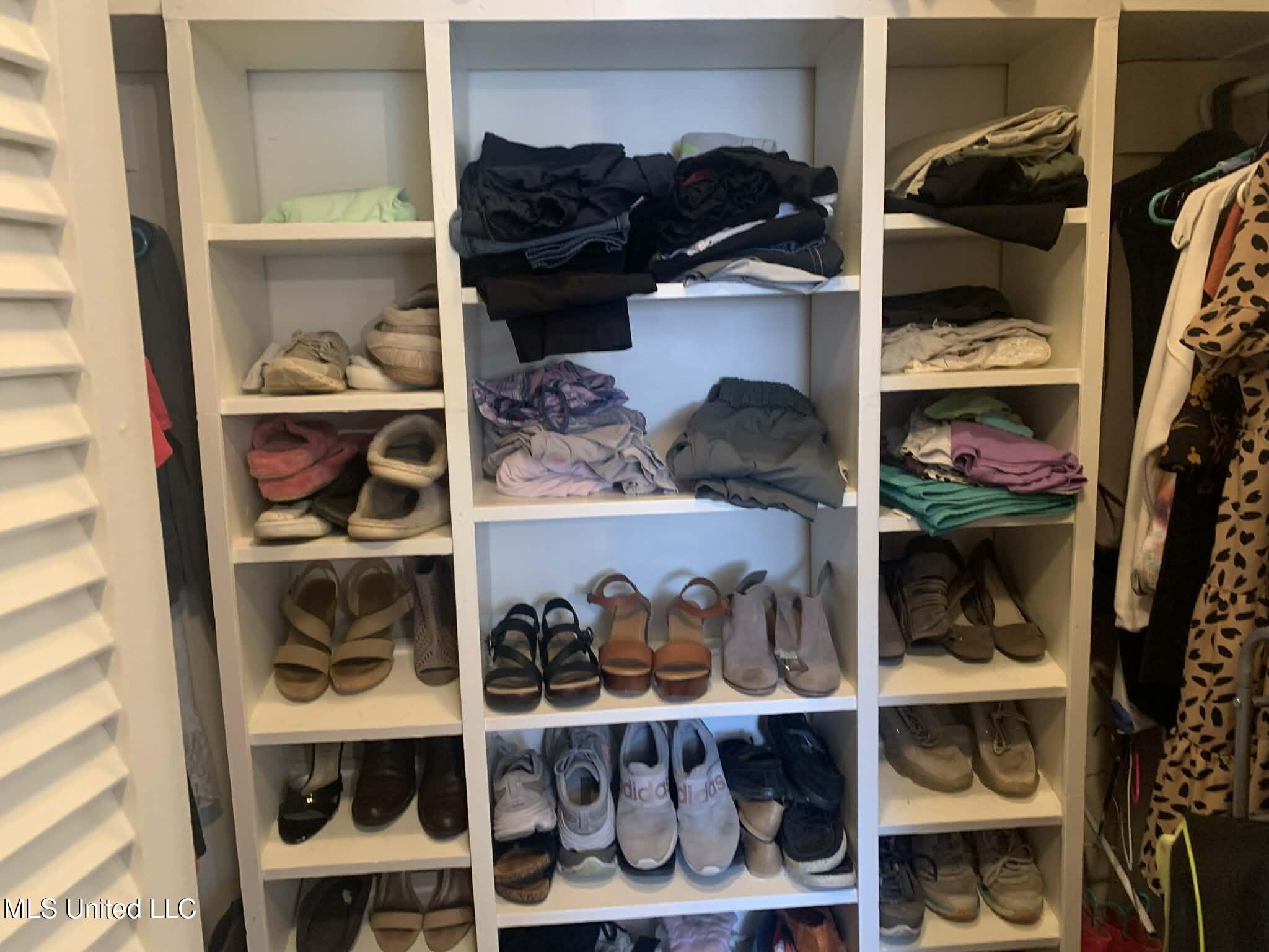 621 Middleton Road Winona, MS 38967 - Photo 19 of 39 Master closet 2