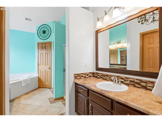 $599,900 | 15694 Southeast Upman Way, Damascus, OR 97089