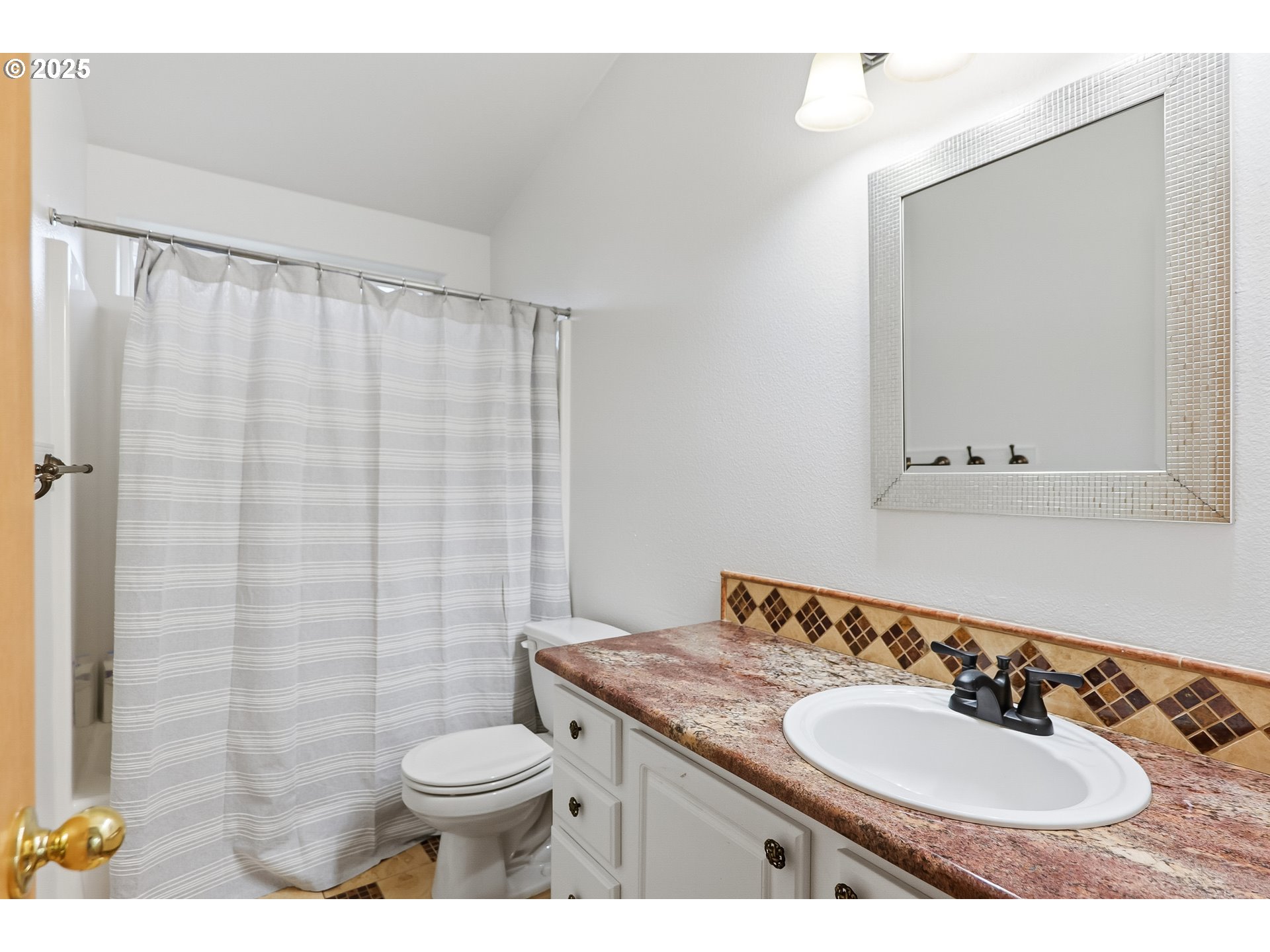 15694 Southeast Upman Way Damascus, OR 97089 - Photo 19 of 27 Bathroom