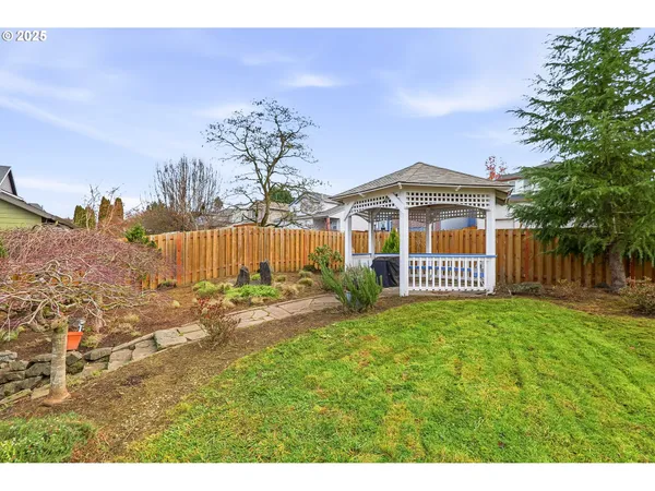 $565,000 | 15694 Southeast Upman Way, Damascus, OR 97089