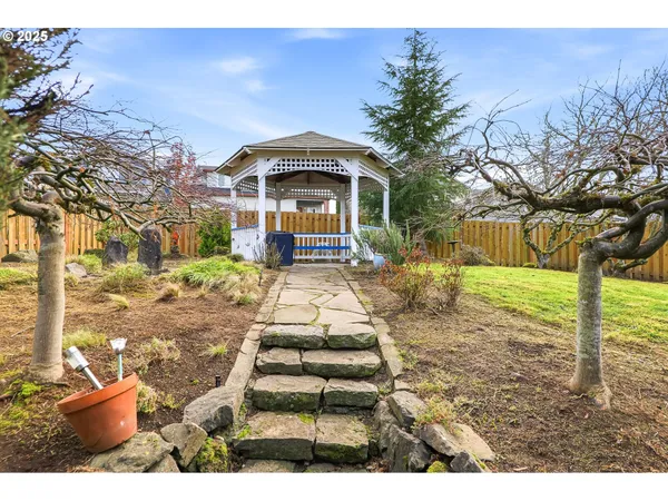 $565,000 | 15694 Southeast Upman Way, Damascus, OR 97089