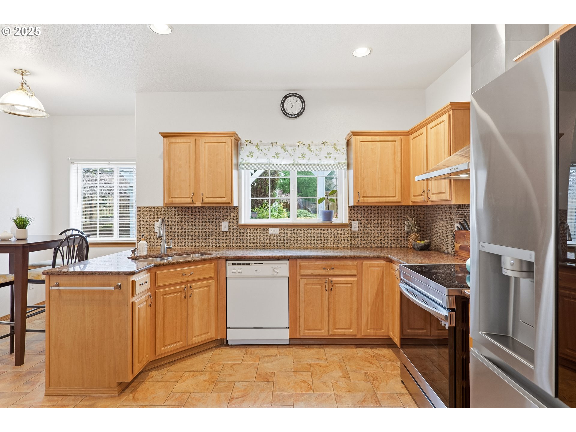15694 Southeast Upman Way Damascus, OR 97089 - Photo 6 of 27 Kitchen