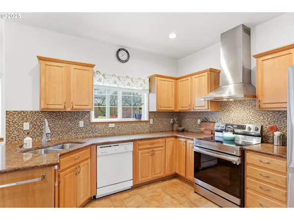 $565,000 | 15694 Southeast Upman Way, Damascus, OR 97089