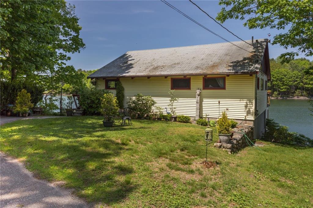 11 Pepperrell Road Kittery, ME 03905 - Photo 5 of 35 A small home with big view.