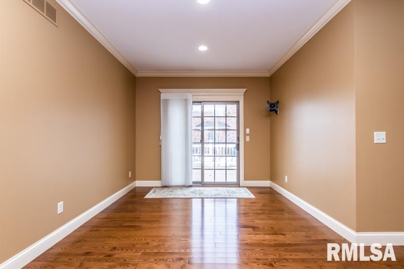 1816 Kern Road Washington, IL 61571 - Photo 15 of 50 Gallery Image 15