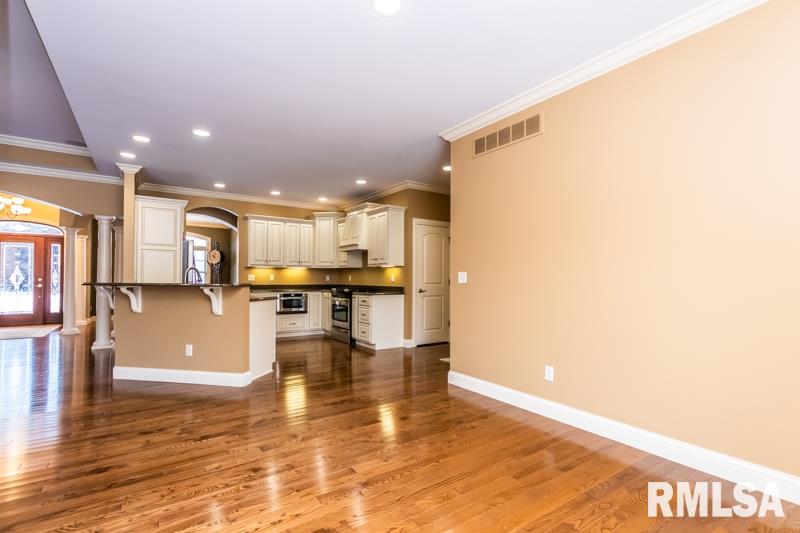 1816 Kern Road Washington, IL 61571 - Photo 18 of 50 Gallery Image 18