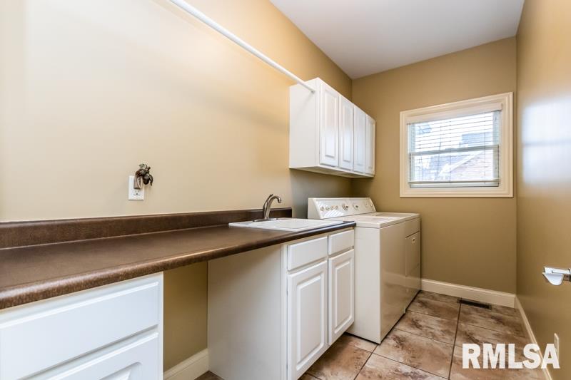 1816 Kern Road Washington, IL 61571 - Photo 24 of 50 Gallery Image 24