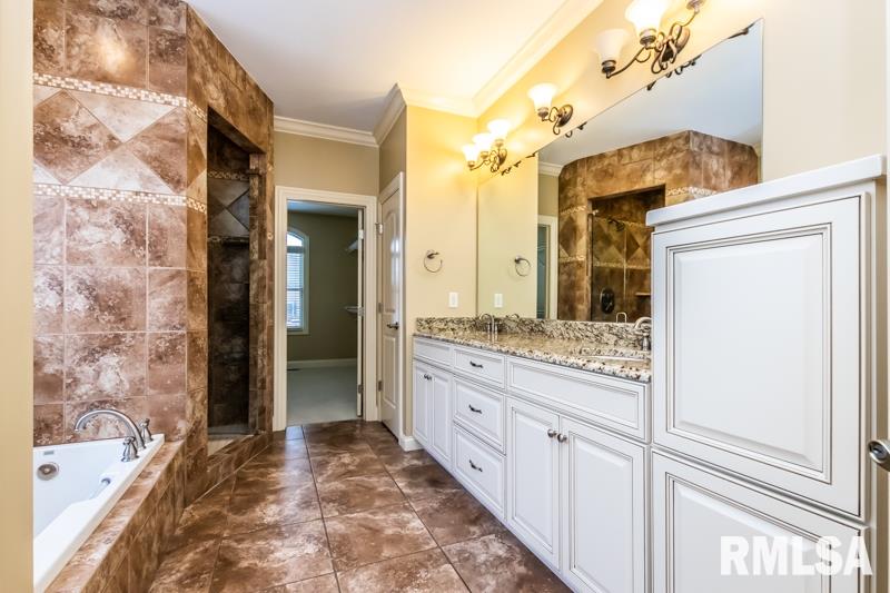 1816 Kern Road Washington, IL 61571 - Photo 31 of 50 Gallery Image 31