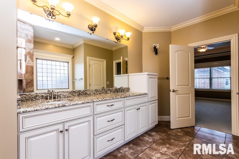 1816 Kern Road Washington, IL 61571 - Photo 33 of 50 Gallery Image 33