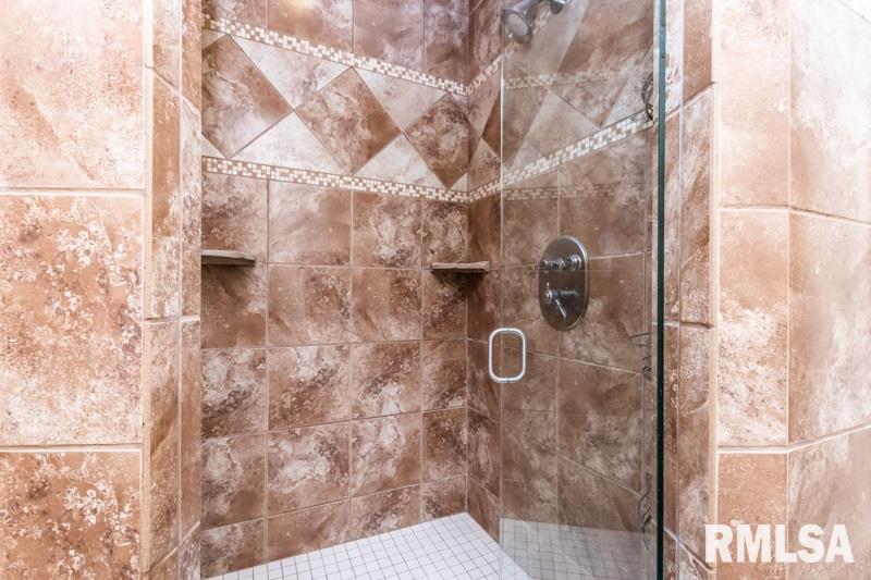 1816 Kern Road Washington, IL 61571 - Photo 34 of 50 Gallery Image 34