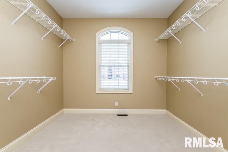 1816 Kern Road Washington, IL 61571 - Photo 35 of 50 Gallery Image 35