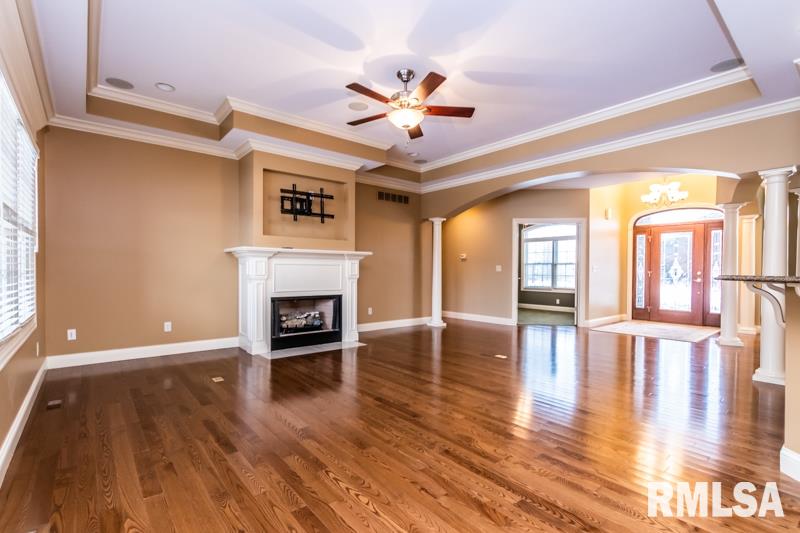 1816 Kern Road Washington, IL 61571 - Photo 9 of 50 Gallery Image 9