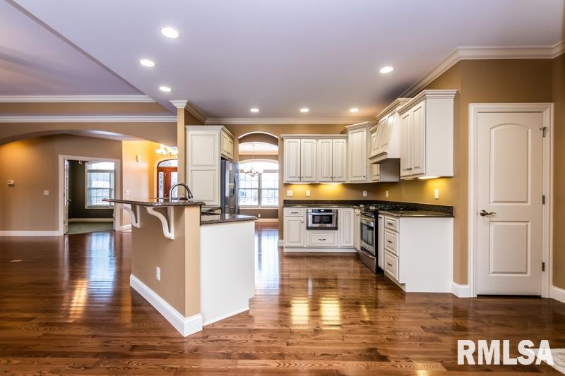1816 Kern Road Washington, IL 61571 - Photo 10 of 50 Gallery Image 10