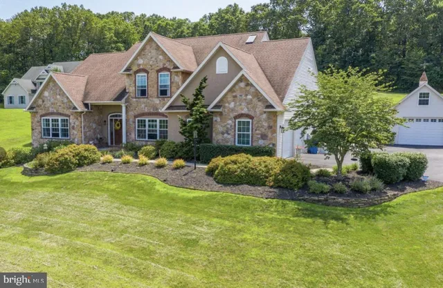 $689,999 | 12 Black Bear Run, Fleetwood, PA 19522