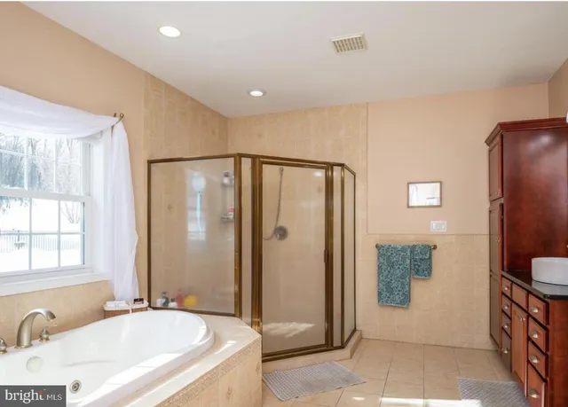 $689,999 | 12 Black Bear Run, Fleetwood, PA 19522