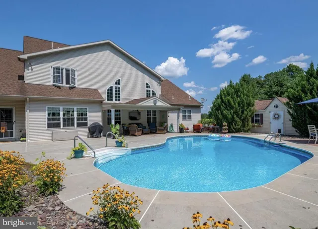 $689,999 | 12 Black Bear Run, Fleetwood, PA 19522