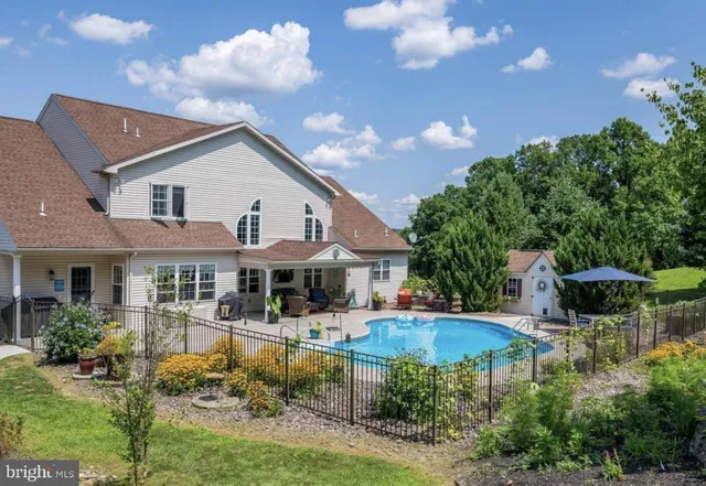 $689,999 | 12 Black Bear Run, Fleetwood, PA 19522