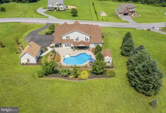 $689,999 | 12 Black Bear Run, Fleetwood, PA 19522