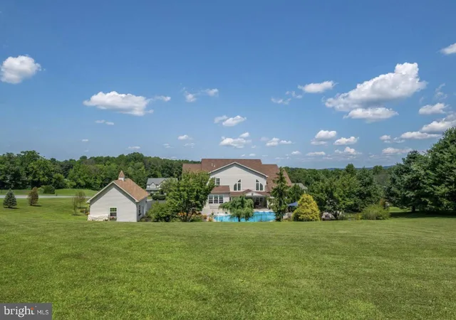 $689,999 | 12 Black Bear Run, Fleetwood, PA 19522