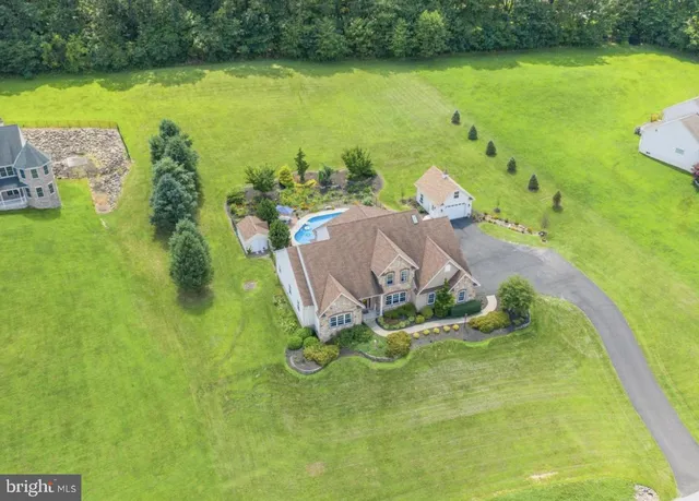 $689,999 | 12 Black Bear Run, Fleetwood, PA 19522