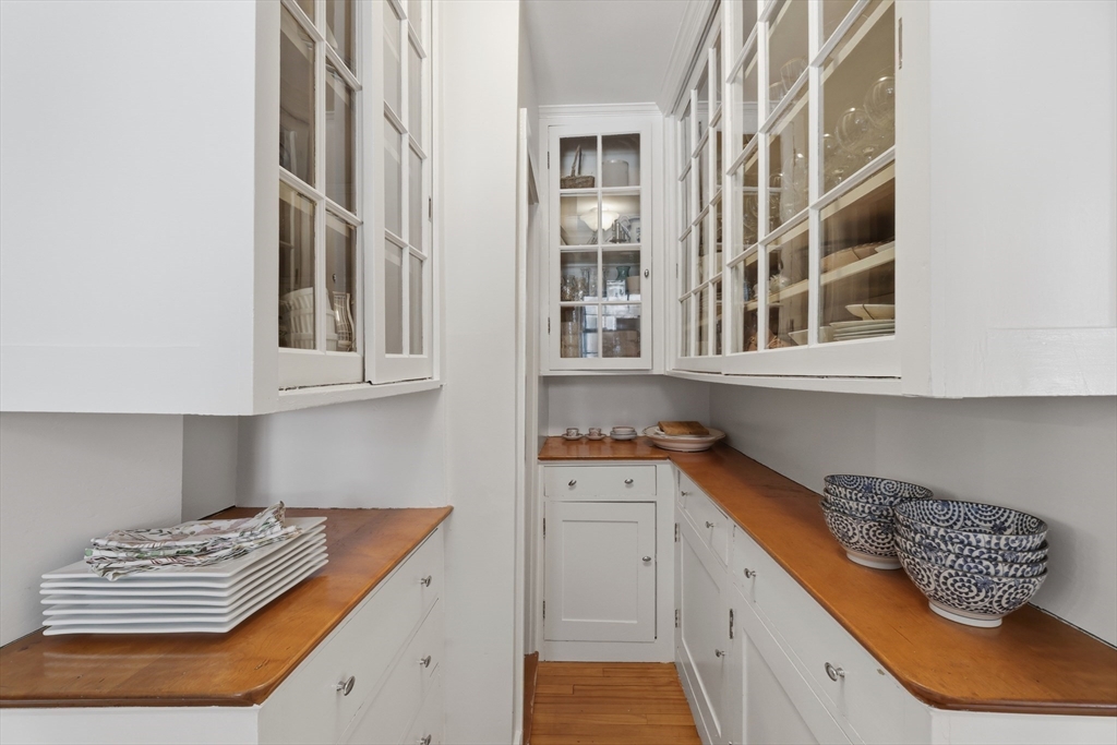 24 Spring Street Shrewsbury, MA 01545 - Photo 13 of 41 Gallery Image 13