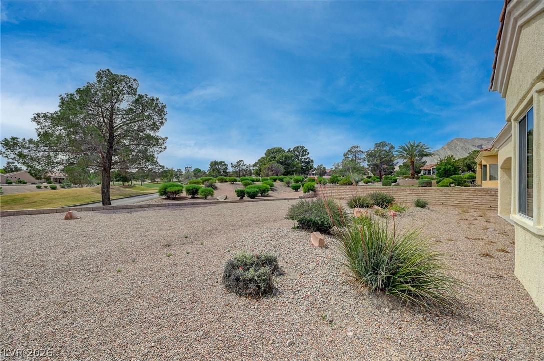 10121 Villa Ridge Drive Las Vegas, NV 89134 - Photo 11 of 81