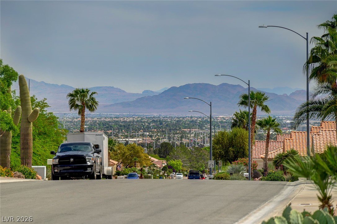 10121 Villa Ridge Drive Las Vegas, NV 89134 - Photo 18 of 81