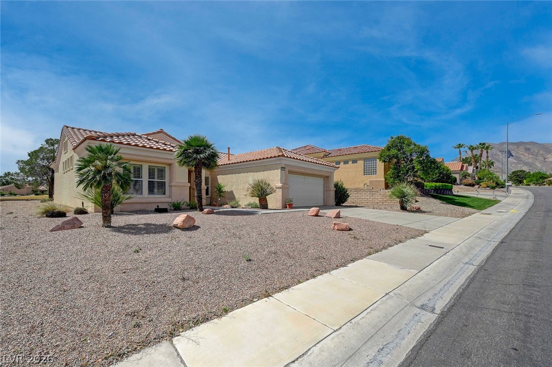 10121 Villa Ridge Drive Las Vegas, NV 89134 - Photo 2 of 81