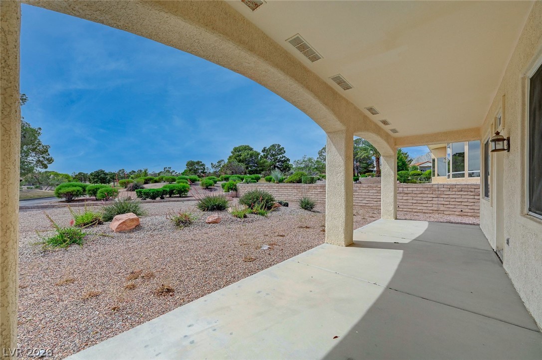 10121 Villa Ridge Drive Las Vegas, NV 89134 - Photo 5 of 81