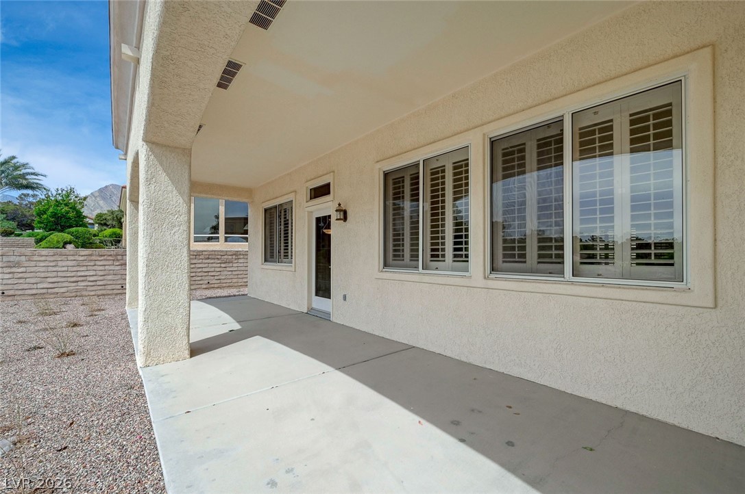10121 Villa Ridge Drive Las Vegas, NV 89134 - Photo 7 of 81