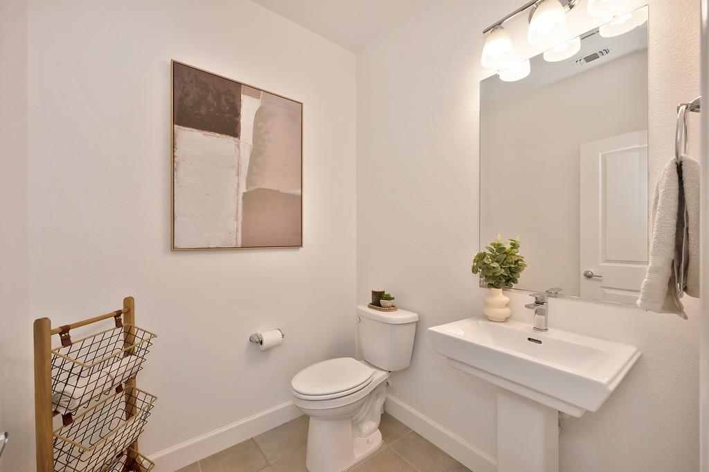 17500 Beachwood Road Lathrop, CA 95330 - Photo 14 of 78 a bathroom with a sink toilet and mirror