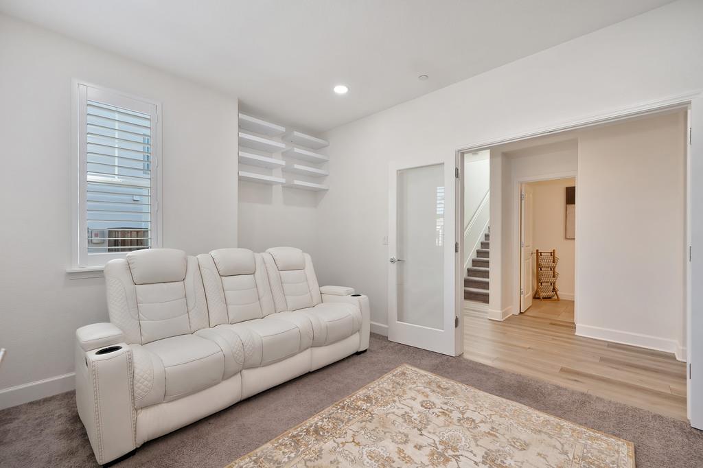 17500 Beachwood Road Lathrop, CA 95330 - Photo 19 of 78 a living room with furniture and a window
