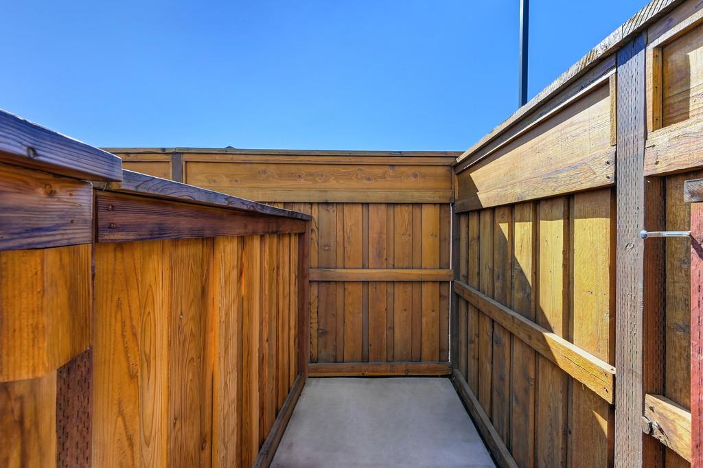 17500 Beachwood Road Lathrop, CA 95330 - Photo 60 of 78 Garbage bin storage.