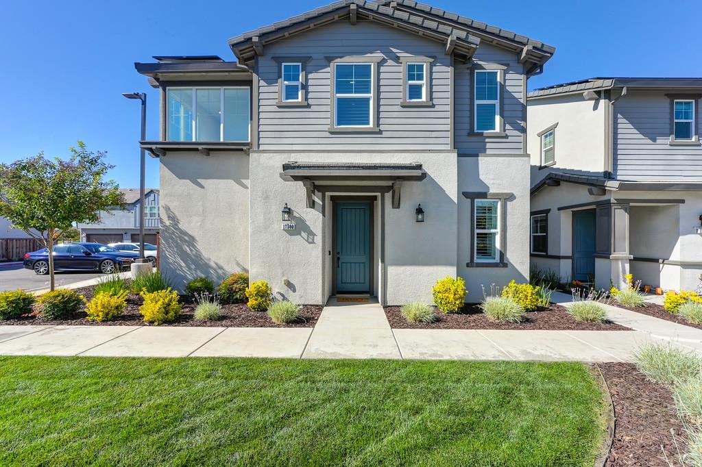 17500 Beachwood Road Lathrop, CA 95330 - Photo 8 of 78 a front view of a house with a yard