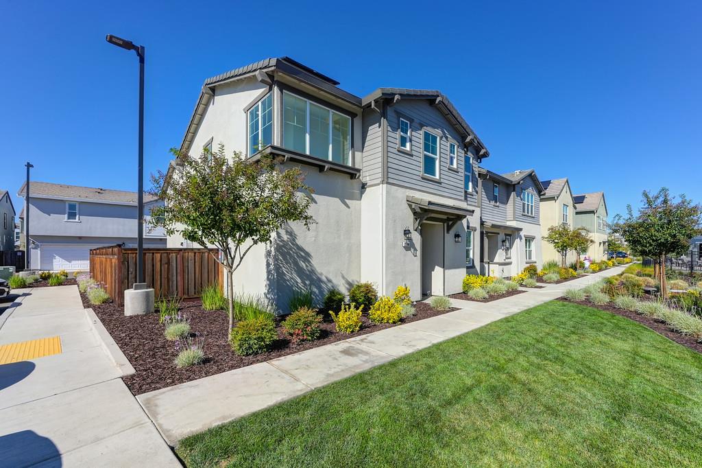 17500 Beachwood Road Lathrop, CA 95330 - Photo 9 of 78 a front view of a house with a yard