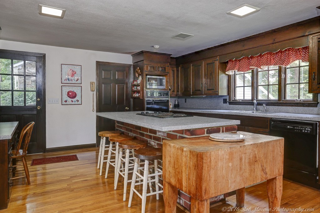 59 Wenham Road Topsfield, MA 01983 - Photo 3 of 29 Gallery Image 3