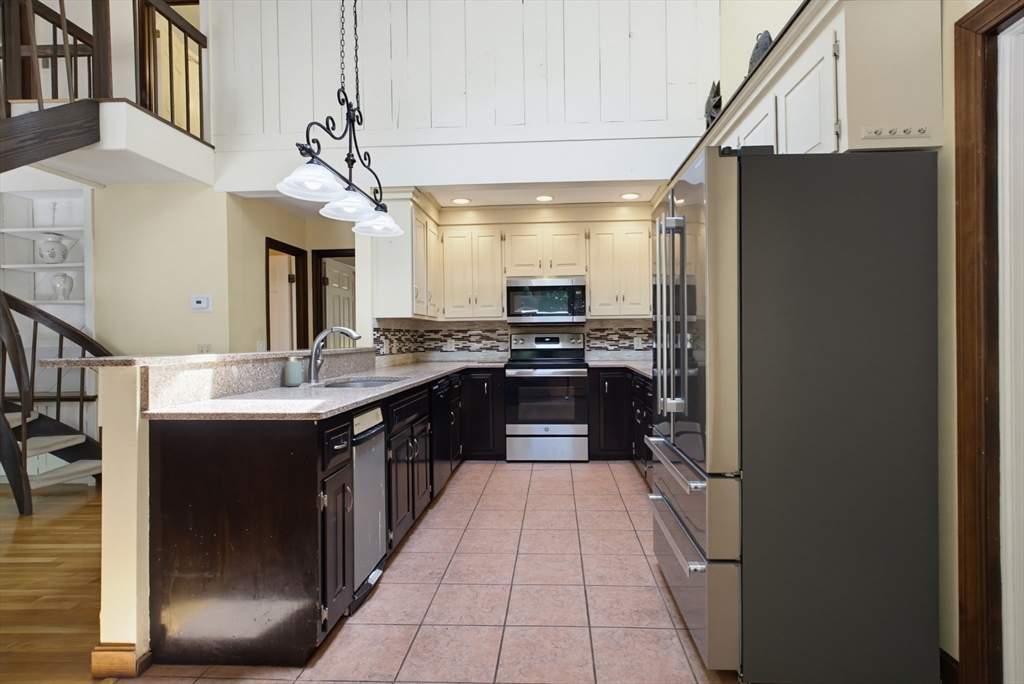 47 Old Village Road Sturbridge, MA 01566 - Photo 9 of 42