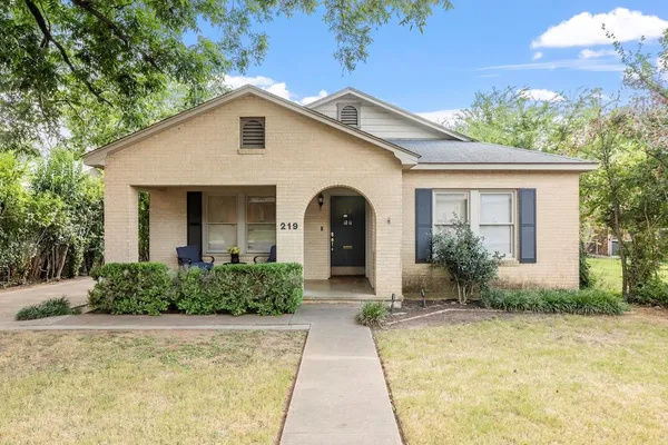 $1,249,000 | 219 West Creek Street, Fredericksburg, TX 78624