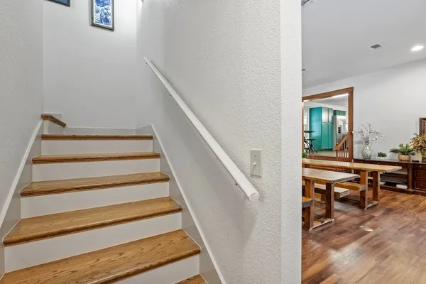 a view of entryway and workspace