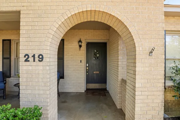 a view of entryway with a brick wall